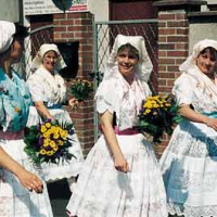 Spreewälderinnen in typischer Festtracht